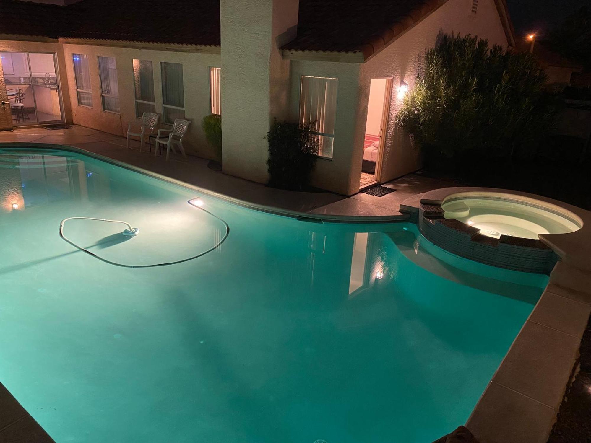 Luxury 1900 Sq Ft House Huge 46 Ft Pool & Hot Spa Лас-Вегас Экстерьер фото